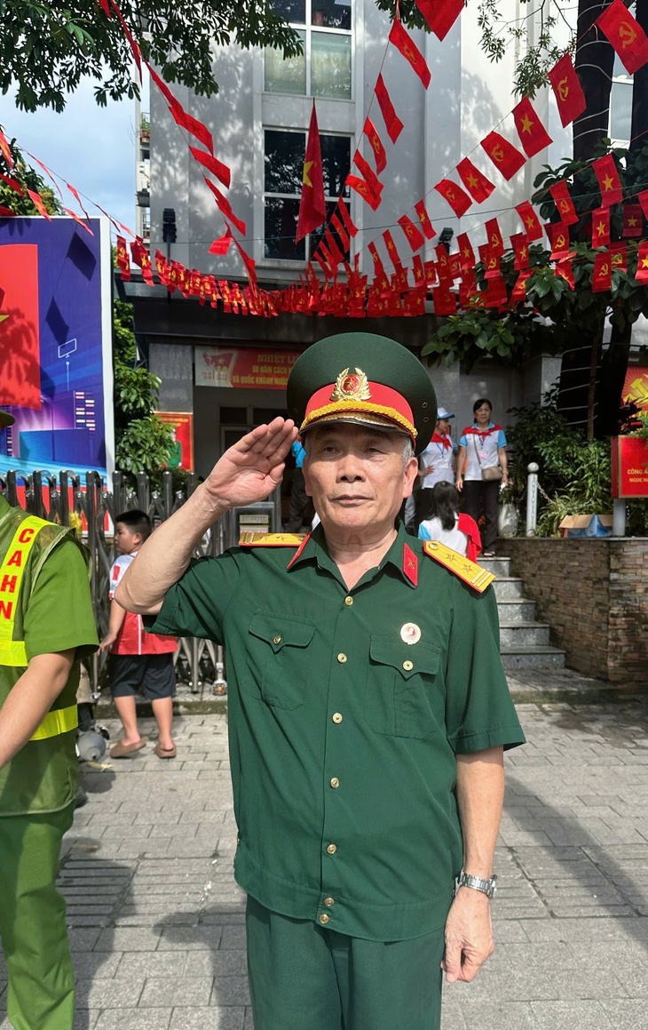 Người cựu chiến binh tìm lại ký ức 40 năm trong đội hình diễu binh 2/9/1985- Ảnh 1. Người cựu chiến binh tìm lại ký ức 40 năm trong đội hình diễu binh 2/9/1985- Ảnh 1.