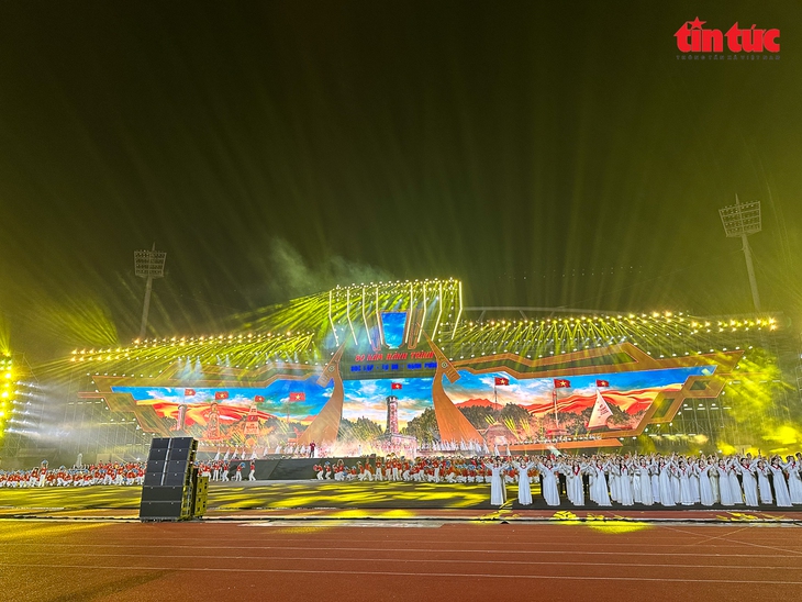 Concert Quốc gia đặc biệt: Bản hùng ca 80 năm Độc lập - Tự do - Hạnh phúc- Ảnh 12. Concert Quốc gia đặc biệt: Bản hùng ca 80 năm Độc lập - Tự do - Hạnh phúc- Ảnh 12.