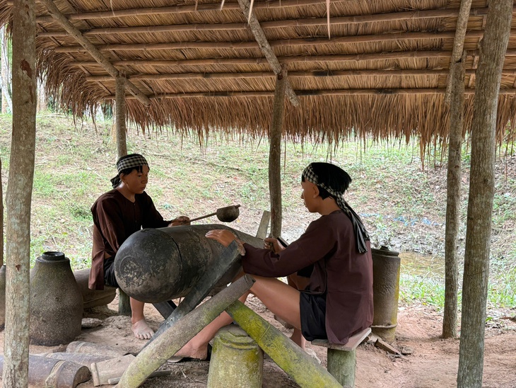 Địa đạo Củ Chi - Kỳ tích từ lòng đất thép- Ảnh 14.