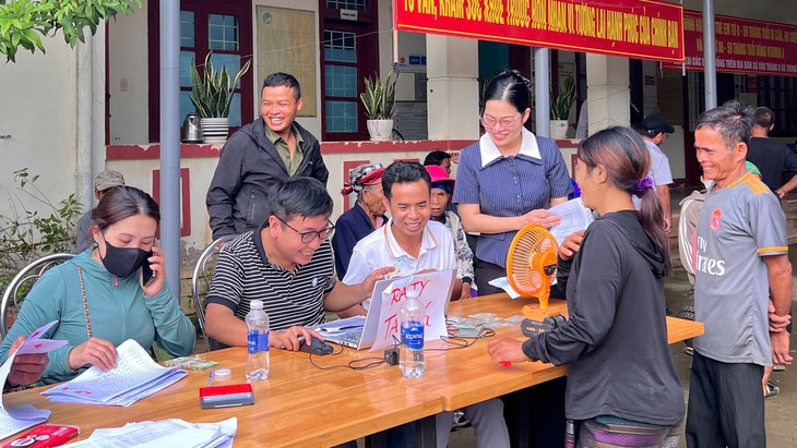 Đi nhận quà Quốc khánh, sản phụ chuyển dạ sinh con được thêm 1 phần quà- Ảnh 2.