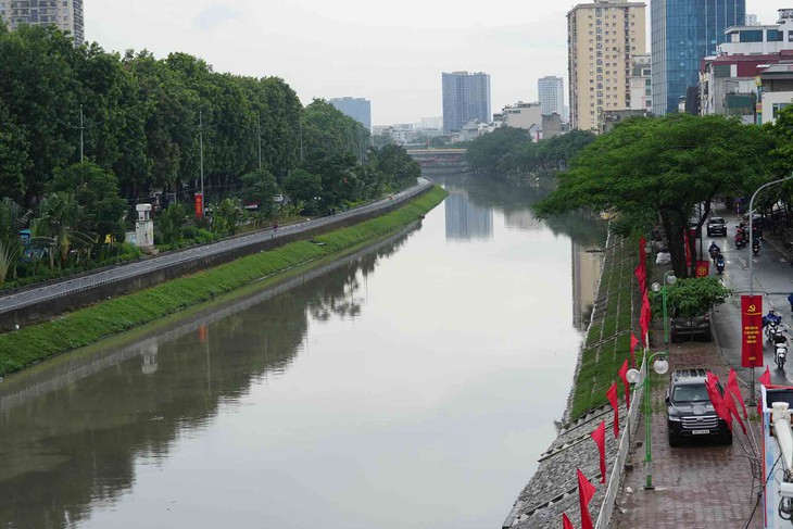 Sông Tô Lịch bắt đầu hồi sinh trong xanh- Ảnh 2.