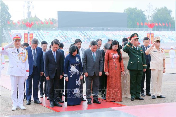 Lãnh đạo Đảng, Nhà nước vào Lăng viếng Chủ tịch Hồ Chí Minh nhân dịp 80 năm Quốc khánh 2/9- Ảnh 9. Lãnh đạo Đảng, Nhà nước vào Lăng viếng Chủ tịch Hồ Chí Minh nhân dịp 80 năm Quốc khánh 2/9- Ảnh 9.