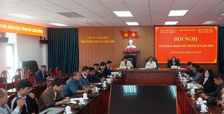 Hơn 3.200 cán bộ, công chức ở Lâm Đồng nghỉ công tác- Ảnh 1.
