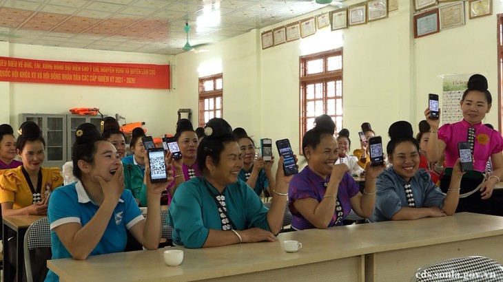 Chuyển đổi số trong Hội Phụ nữ xã: Gắn kết phụ nữ vùng sâu Sơn La với tiện ích công nghệ- Ảnh 1. Chuyển đổi số trong Hội Phụ nữ xã: Gắn kết phụ nữ vùng sâu Sơn La với tiện ích công nghệ- Ảnh 1.