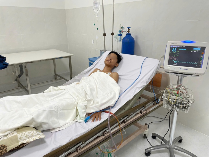 Phối hợp cứu thanh niên chấn thương phức tạp tại Côn Đảo- Ảnh 2.