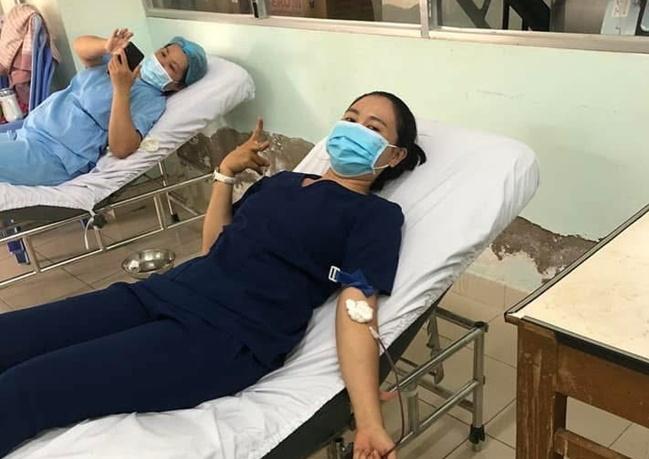 Thiếu hụt máu, bệnh viện ở Lâm Đồng huy động y bác sĩ hiến máu cứu người- Ảnh 1. Thiếu hụt máu, bệnh viện ở Lâm Đồng huy động y bác sĩ hiến máu cứu người- Ảnh 1.