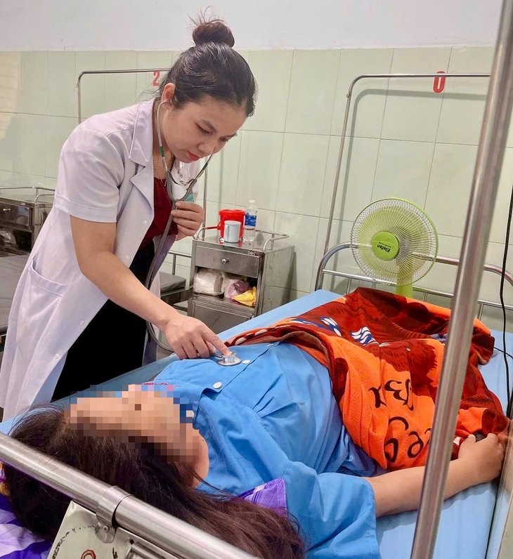 Cứu sống người phụ nữ có khối u 'khủng' bị xoắn, nguy cơ vỡ- Ảnh 2. Cứu sống người phụ nữ có khối u 'khủng' bị xoắn, nguy cơ vỡ- Ảnh 2.