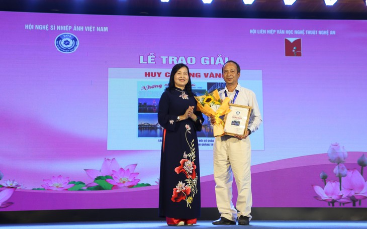 Ấn tượng triển lãm ảnh nghệ thuật Việt Nam bên vịnh Nha Trang - Ảnh 5.