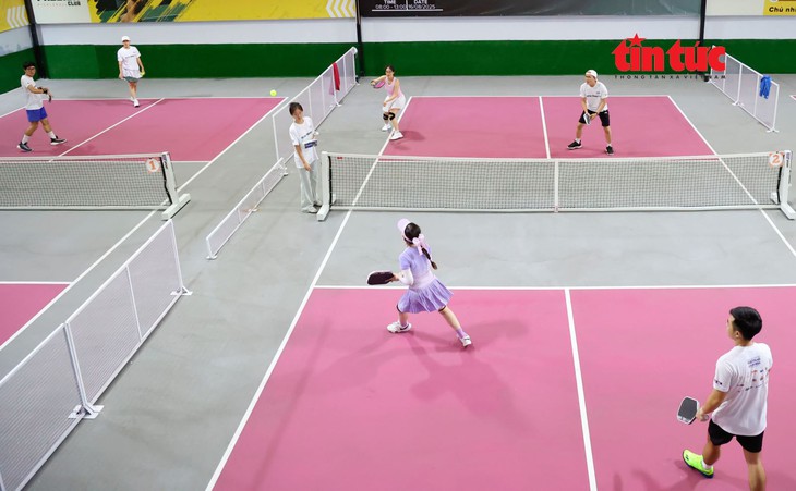 Nhiều rủi ro về sức khỏe khi tập luyện Pickleball không đúng cách- Ảnh 1.
