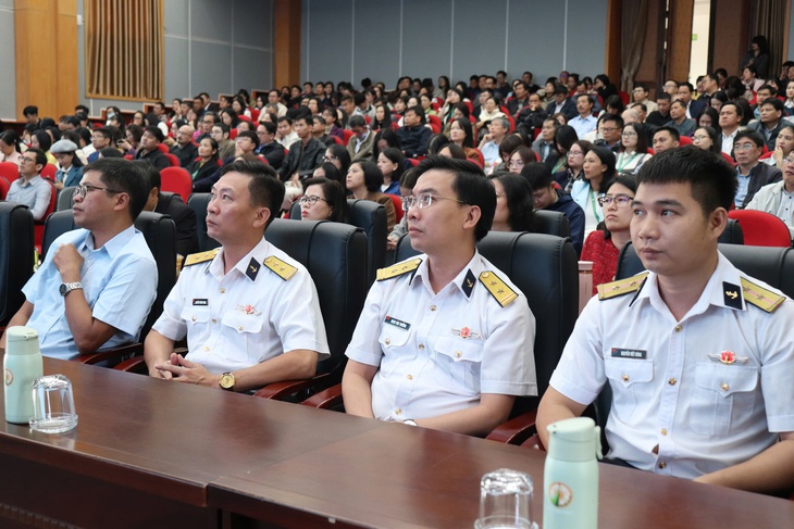 Hơn 4.000 người ở Đại học Đà Lạt được tuyên truyền về biển đảo- Ảnh 1.