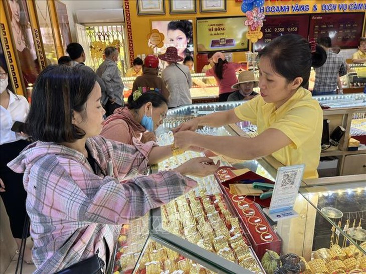 Thủ tướng Chính phủ yêu cầu báo cáo tình hình, giải pháp quản lý thị trường tiền tệ, vàng, chứng khoán- Ảnh 1.