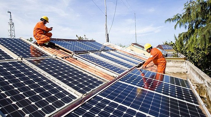 Vì sao xử phạt người lắp điện mặt trời mái nhà mà không đăng ký?- Ảnh 2.
