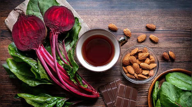 Thực phẩm có nhiều oxalate (rau bina, củ cải đường, các loại hạt, sô cô la)