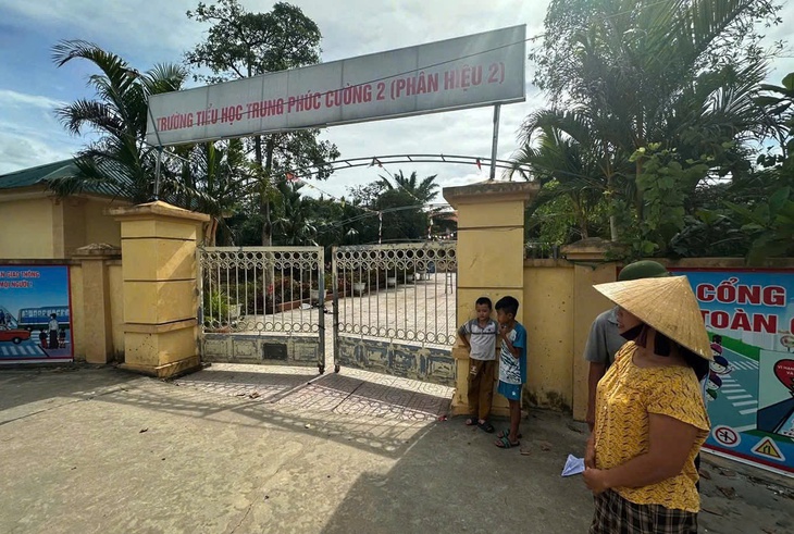 Sở GD&ĐT Nghệ An đề nghị tạm dừng sáp nhập điểm trường do phụ huynh phản ứng- Ảnh 1.