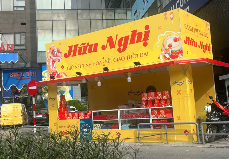 Thị trường bánh Trung thu 2025: Mẫu mã đa dạng, sức mua còn dè dặt- Ảnh 1.