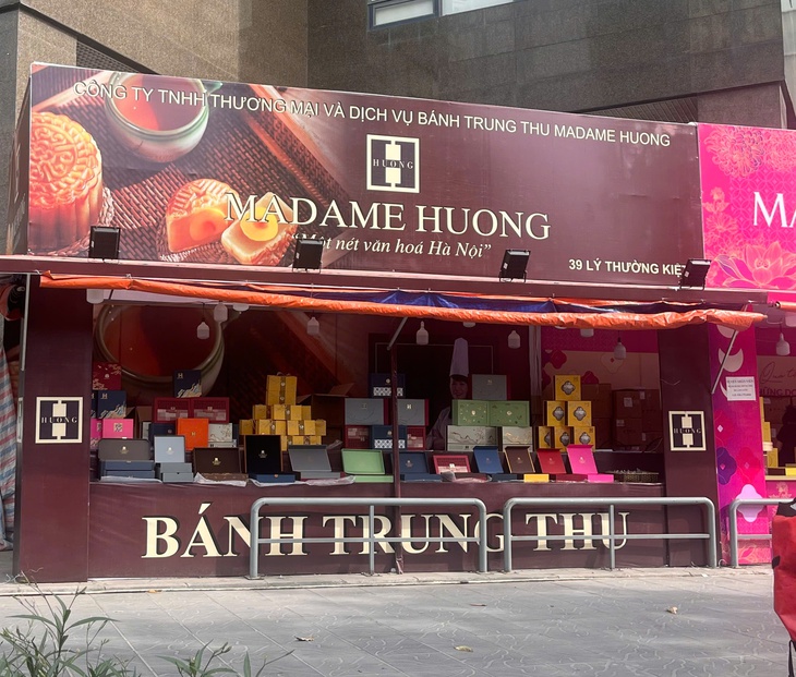 Thị trường bánh Trung thu 2025: Mẫu mã đa dạng, sức mua còn dè dặt- Ảnh 2.