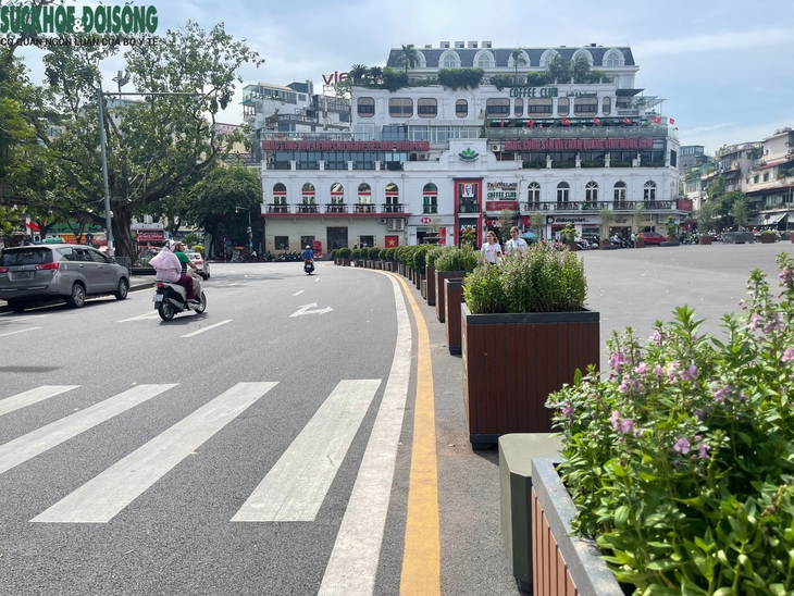 Cận cảnh Quảng trường Đông Kinh Nghĩa Thục đang gây tranh luận- Ảnh 7.