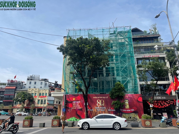 Cận cảnh Quảng trường Đông Kinh Nghĩa Thục đang gây tranh luận- Ảnh 8.