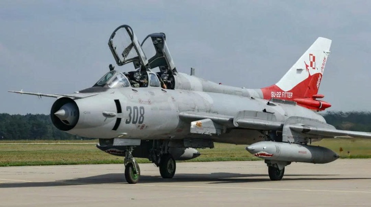 Ba Lan cho huyền thoại cường kích cánh cụp Su-22 Fitter 'về hưu'- Ảnh 1.