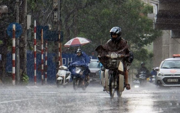 Rãnh áp thấp gây mưa dông diện rộng cho nhiều tỉnh thành Nam Bộ