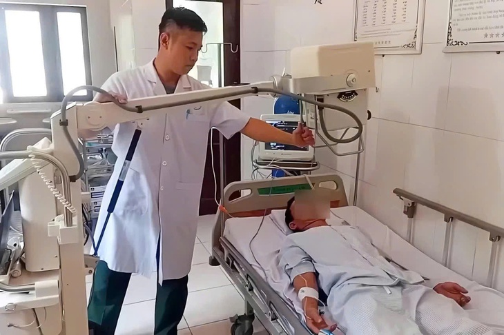 Bệnh xá đảo Trường Sa cấp cứu nhiều bệnh nhân nặng- Ảnh 1.
