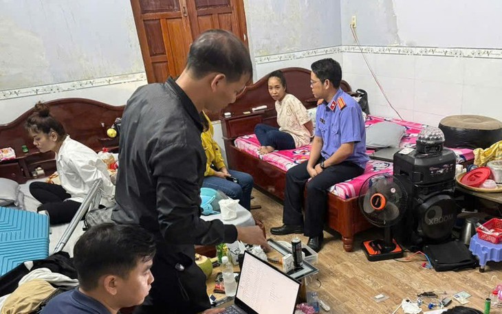 Vừa cai nghiện trở về lại bị bắt vì tội sử dụng trái phép chất ma túy - Ảnh 2.