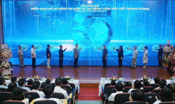 Tăng tốc chuyển đổi số trong quản lý, chăm sóc bệnh nội tiết, đái tháo đường- Ảnh 2.