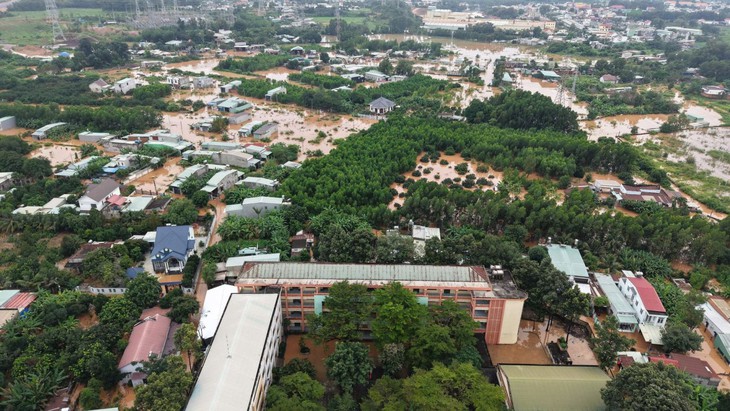 Đồng Nai: Khoảng 1.500 học sinh nghỉ học do nước sông dâng cao gây ngập sâu- Ảnh 1. Đồng Nai: Khoảng 1.500 học sinh nghỉ học do nước sông dâng cao gây ngập sâu- Ảnh 1.