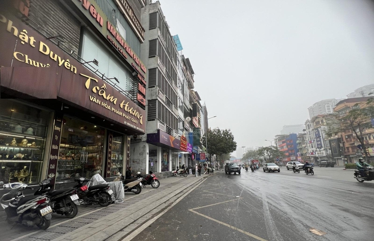 Giá nhà mặt phố Hà Nội 'leo thang': Có nơi rao bán hơn 2 tỷ đồng/m²- Ảnh 3. Giá nhà mặt phố Hà Nội 'leo thang': Có nơi rao bán hơn 2 tỷ đồng/m²- Ảnh 3.