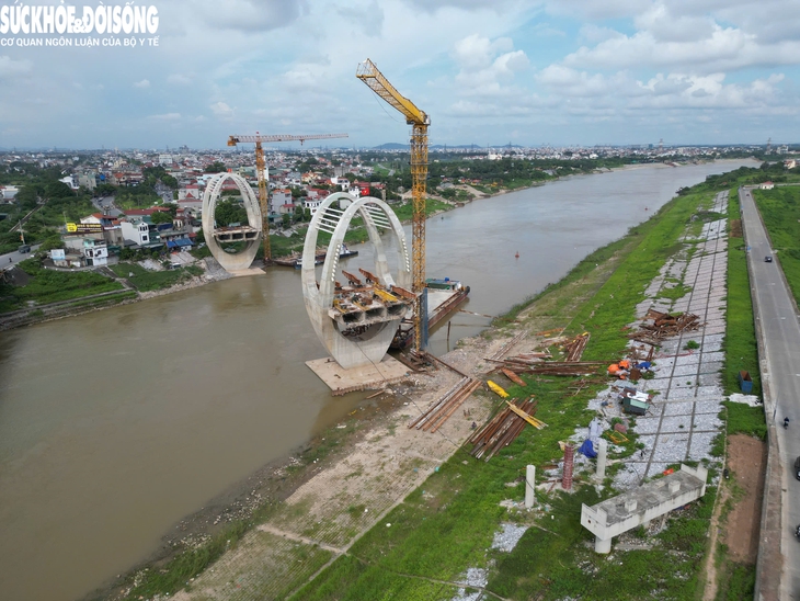 Lạ mắt kiến trúc cầu qua sông Đuống sắp hoàn thành- Ảnh 2.