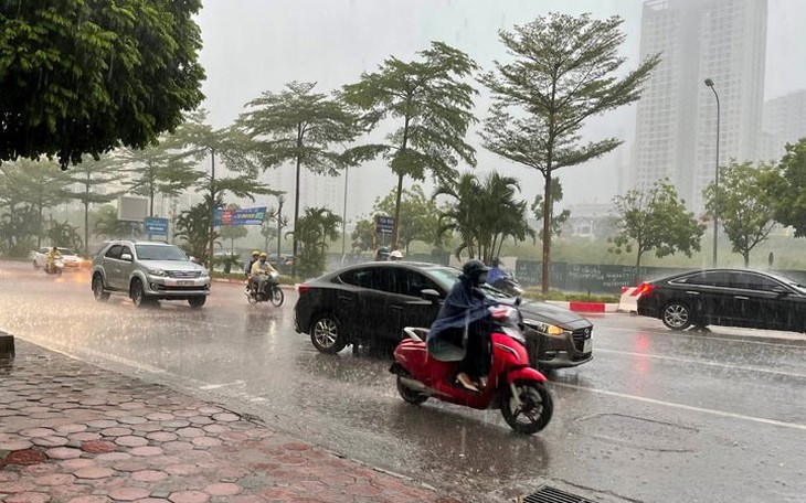 Mưa dông tái diễn nhiều khu vực Bắc Bộ và Thanh Hóa, Nghệ An