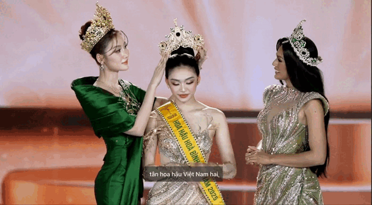 Gia cảnh Tân Hoa hậu Hòa bình Việt Nam 2025: Bố là thợ hồ, mẹ bán vé số 20 năm- Ảnh 1.