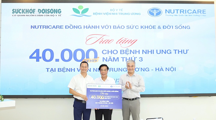 Nghìn ly sữa - nghìn hy vọng Báo Sức khỏe &Đời sống và Nutricare trao tặng bệnh nhi ung thư- Ảnh 1. Nghìn ly sữa - nghìn hy vọng Báo Sức khỏe &Đời sống và Nutricare trao tặng bệnh nhi ung thư- Ảnh 1.