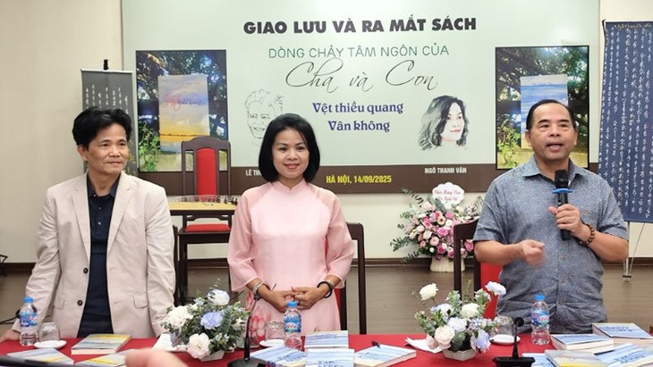 Ra mắt hai tập thơ 'Vệt thiều quang' và 'Vân không'- Ảnh 5.