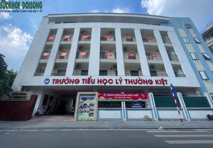 Diễn biến mới vụ Trường Tiểu học Lý Thường Kiệt bị tố ép phụ huynh mua điều hòa- Ảnh 1. Diễn biến mới vụ Trường Tiểu học Lý Thường Kiệt bị tố ép phụ huynh mua điều hòa- Ảnh 1.