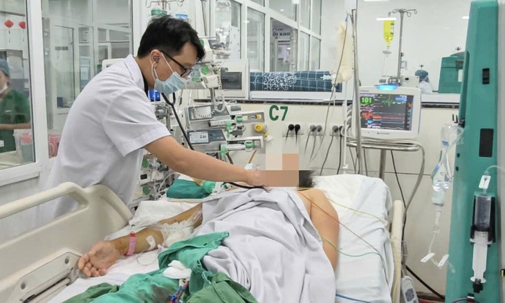 Sốt xuất huyết nguy kịch chỉ sau vài ngày- Ảnh 2.