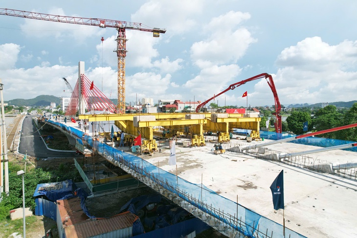 Chiêm ngưỡng hình hài cầu vượt hơn 647 tỷ đồng sau hợp long- Ảnh 5.