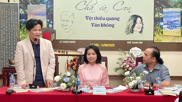 Ra mắt hai tập thơ 'Vệt thiều quang' và 'Vân không'- Ảnh 1.