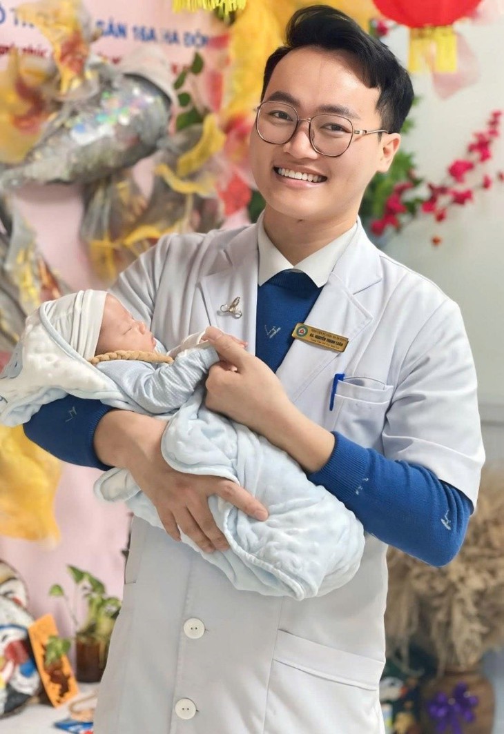 BS Nguyễn Thành Luân: Người gieo hy vọng IVF đến lớp dạy đẻ triệu view- Ảnh 1.