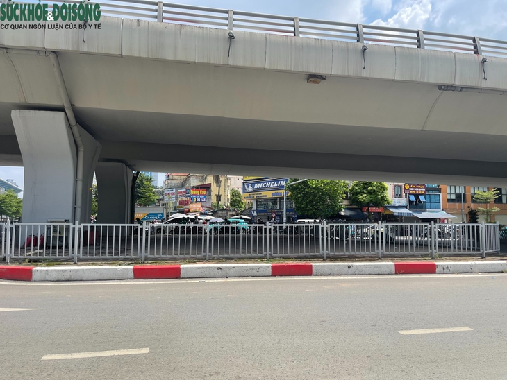 Hiện trạng các bãi gửi xe dưới gầm cầu cạn ở Hà Nội ra sao?- Ảnh 2.