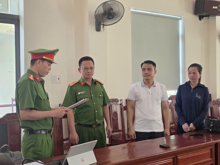 Thanh Hoá: Hàng loạt giáo viên, lãnh đạo bị bắt về tội ‘Giả mạo trong công tác’- Ảnh 2. Thanh Hoá: Hàng loạt giáo viên, lãnh đạo bị bắt về tội ‘Giả mạo trong công tác’- Ảnh 2.