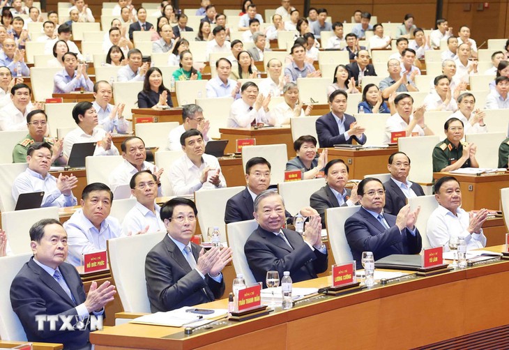 Đang diễn ra Hội nghị toàn quốc quán triệt, triển khai 4 Nghị quyết quan trọng của Bộ Chính trị- Ảnh 1. Tổng Bí thư Tô Lâm và các đại biểu tham dự Hội nghị tại điểm cầu chính Phòng họp Diên Hồng, Nhà Quốc hội, Hà Nội. (Ảnh: Thống Nhất/TTXVN)