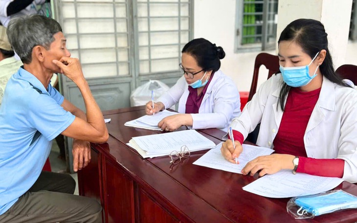 Bệnh viện Lão khoa Trung ương ký kết hợp tác toàn diện với Sở Y tế Lào Cai - Ảnh 2.
