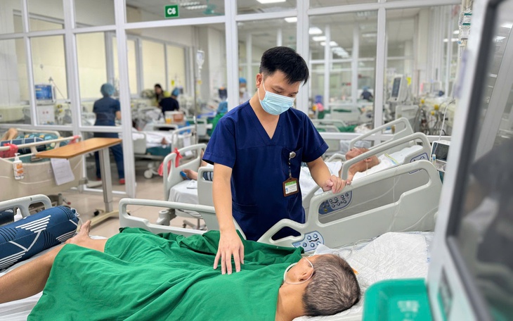 Cụ bà rơi vào nguy kịch sau khi tiêm thuốc giảm đau không rõ nguồn gốc- Ảnh 1.