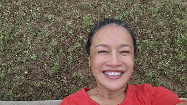Vẻ ngoài mộc mạc của nghệ sĩ Tú Oanh 'Gió ngang khoảng trời xanh'- Ảnh 4. Vẻ ngoài mộc mạc của nghệ sĩ Tú Oanh 'Gió ngang khoảng trời xanh'- Ảnh 4.