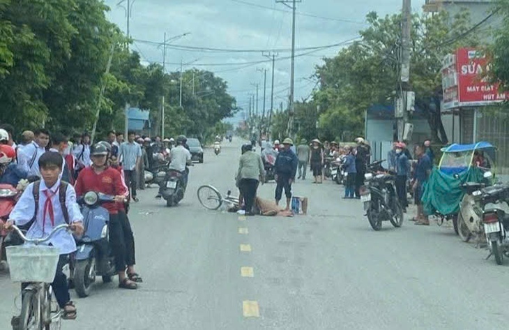Trên đường đi học về, nam sinh lớp 6 bị ô tô tông tử vong- Ảnh 1.