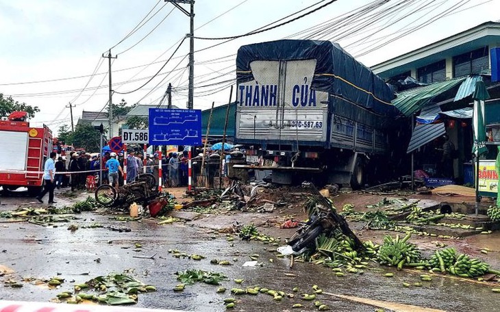 Thủ tướng chỉ đạo khắc phục hậu quả vụ TNGT đặc biệt nghiêm trọng ở Quảng Trị- Ảnh 1. Thủ tướng chỉ đạo khắc phục hậu quả vụ TNGT đặc biệt nghiêm trọng ở Quảng Trị- Ảnh 1.