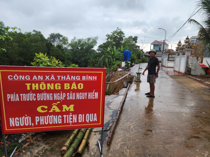 Gần 500 người dân sống ‘thấp thỏm’ cạnh suối bị sạt lở- Ảnh 5.