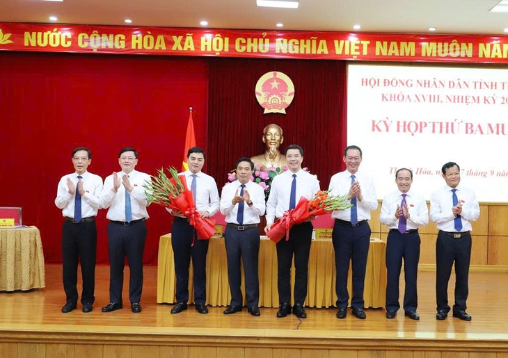 Ông Nguyễn Hoài Anh được bầu làm Chủ tịch UBND tỉnh Thanh Hóa- Ảnh 5.