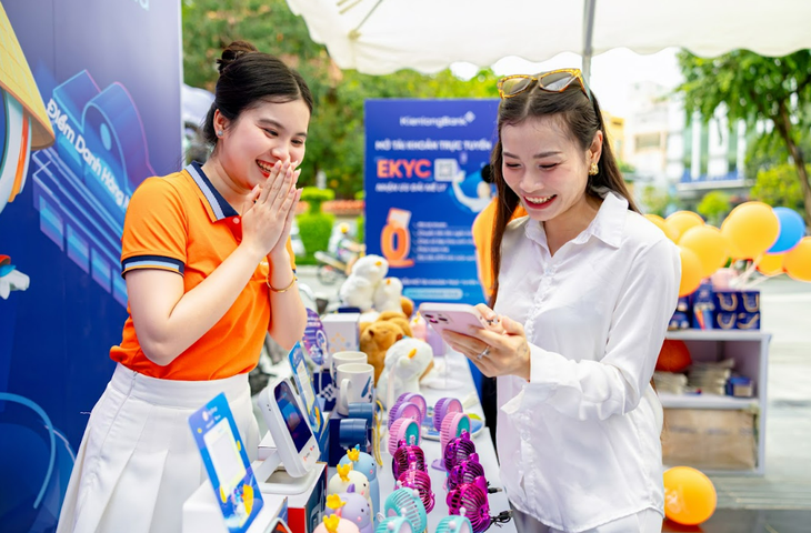 Chuyến xe X KienlongBank: Lan tỏa thanh toán số tại Cần Thơ- Ảnh 1.